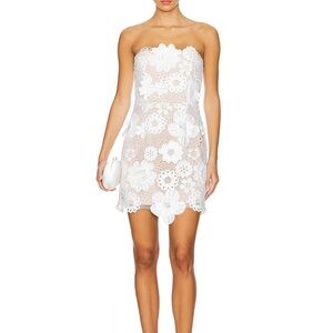 flor strapless cocktail dress elliatt Elliatt Leonie Cocktail Midi Dress in Baby Blue